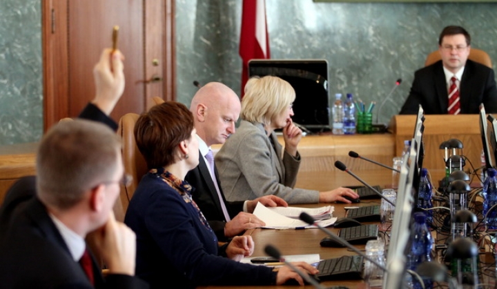 Коалиция не может договориться о всенародном президенте