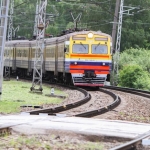 В аварии поезда и легковой автомашины в Цесисе погибли трое