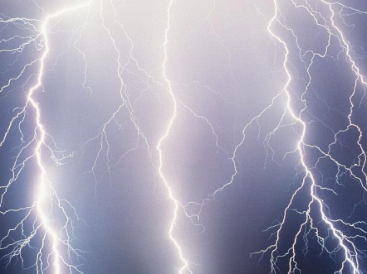 В ближайшие часы может разразиться гроза