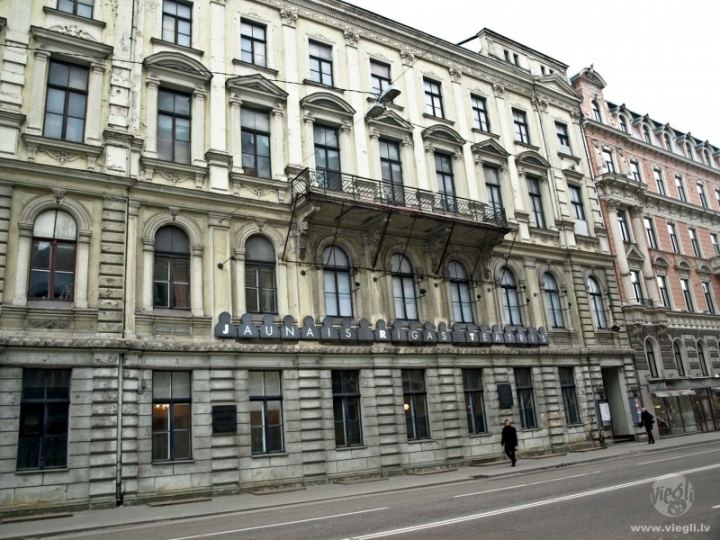 Правительство покроет театральные долги