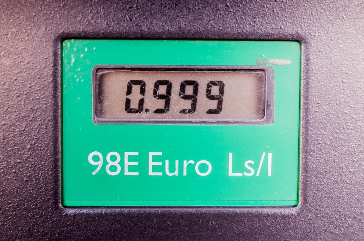 Заправки в третий раз за неделю повысили цены на топливо