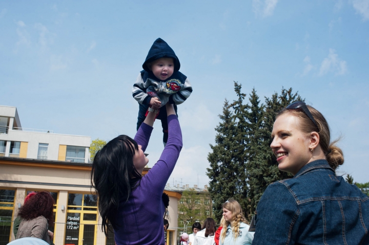 700 родителей по-прежнему ограничены в «материнской зарплате»