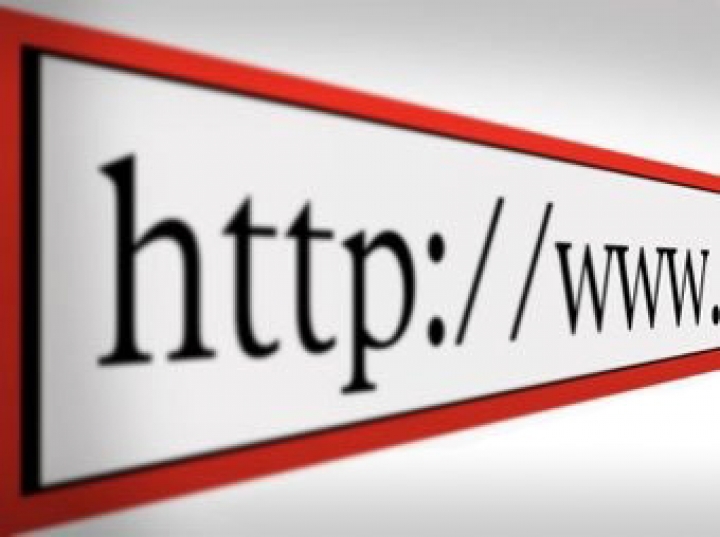 Нормально работать депутатам Сейма мешает интернет