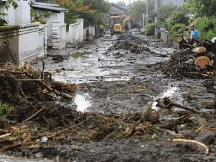 Число жертв ливней в Японии достигло 18 человек