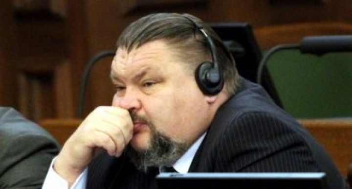 Кравцов сдал экзамен по латышскому; ждет результат (ВИДЕО)