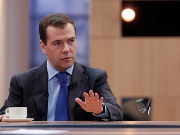 Медведев перечислил свою зарплату жертвам наводнения
