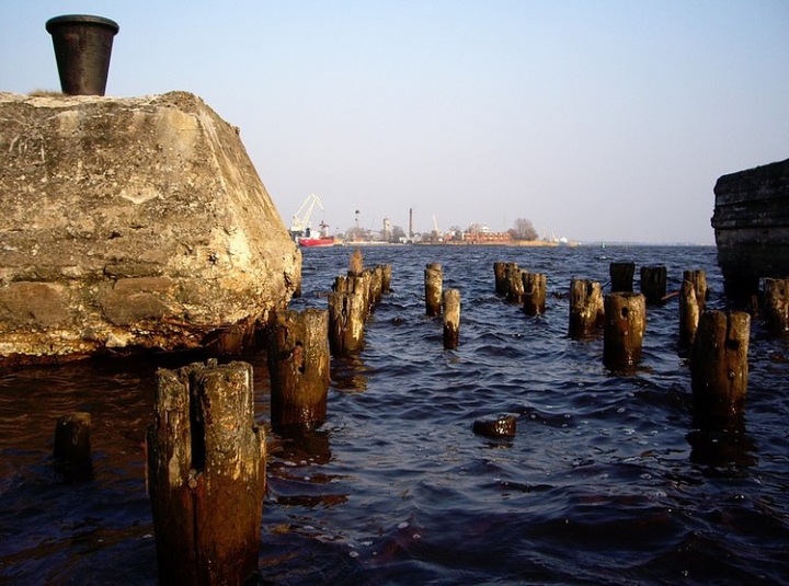 Суд разрешил засыпать море возле Даугавгривского мола