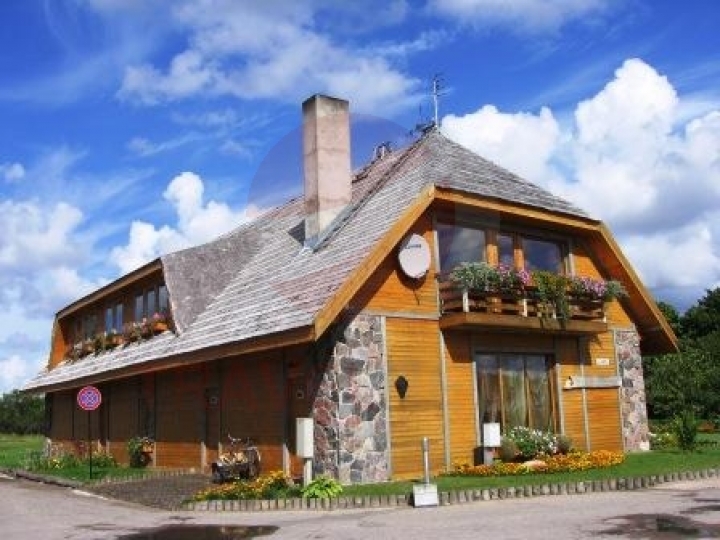 В Павилосте почти полностью сгорел ресторан Āķagals (дополнено)