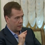 Медведев пообещал повысить трудовые пенсии на 45%