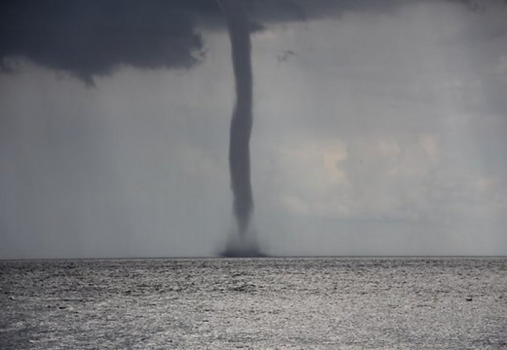 Возле Колки наблюдали смерч (ВИДЕО)