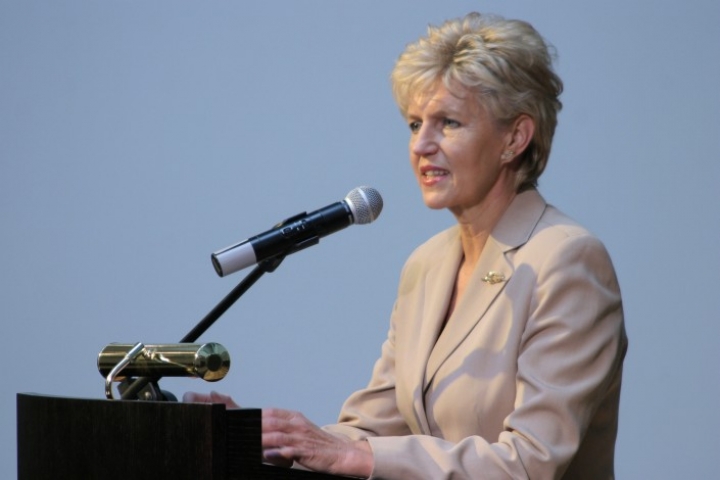 Вайдере: Латвии не следует стремиться в еврозону любой ценой