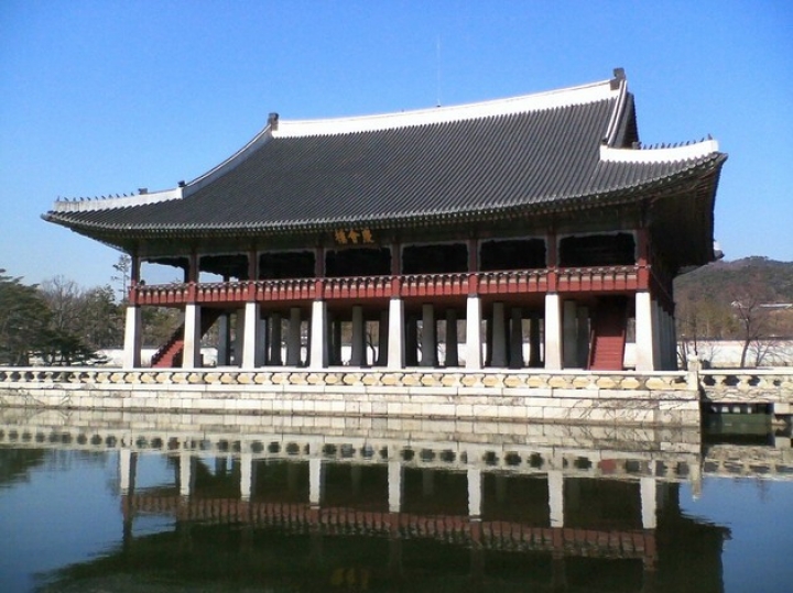 Корейцы ввели запрет на курение у древних памятников