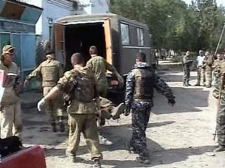 Четыре человека погибли во время теракта в Грозном