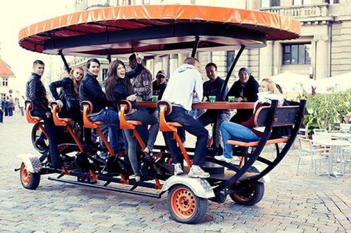 Новый тусовочный писк: вечеринки в Partybus!