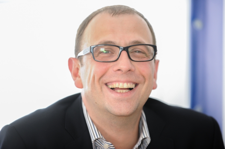 Бизнесмен: миллиардеры едут в Юрмалу выгуливать своих девушек (ВИДЕО)