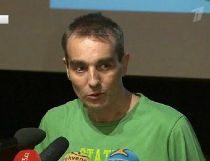 Единственный в мире человек без сердца предстал перед публикой (ВИДЕО)