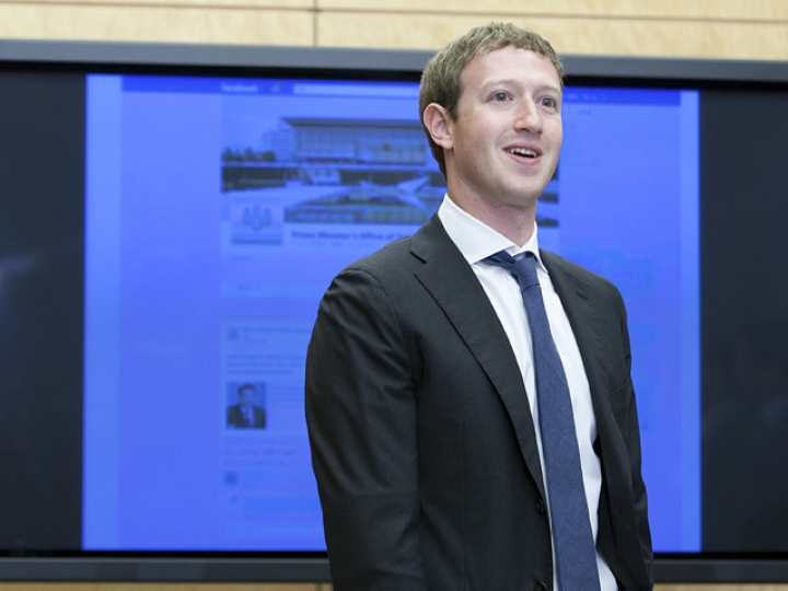 После падения акций Facebook Цукерберг выбыл из десятки техномиллиардеров