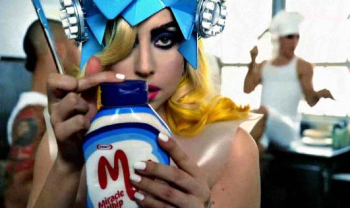 Стали известны аппетиты Lady Gaga — в Риге ей потребуется 10 кг масла