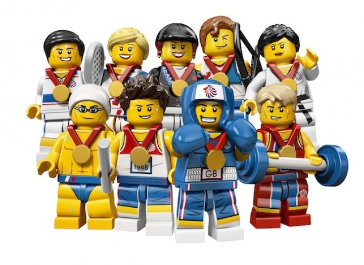 Золотых медалистов сборной Великобритании «увековечили» в фигурках LEGO