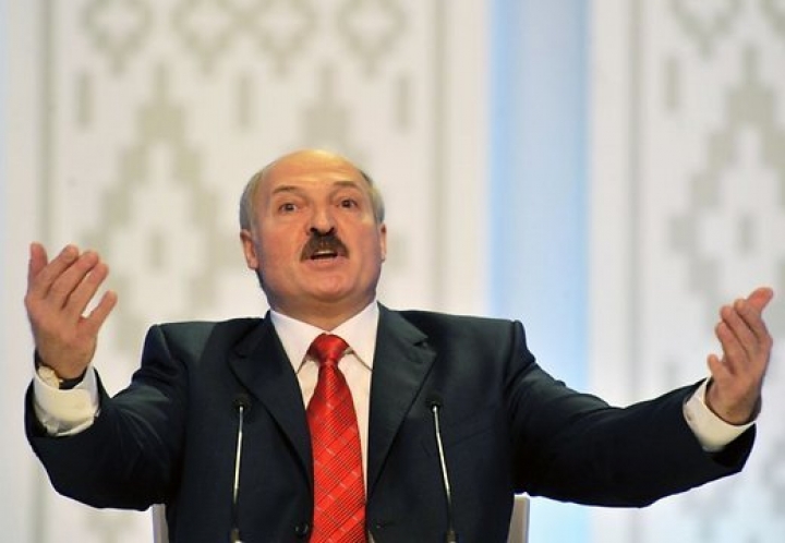 Лукашенко пригрозил наказать литовских «мышей» за самолет с мишками