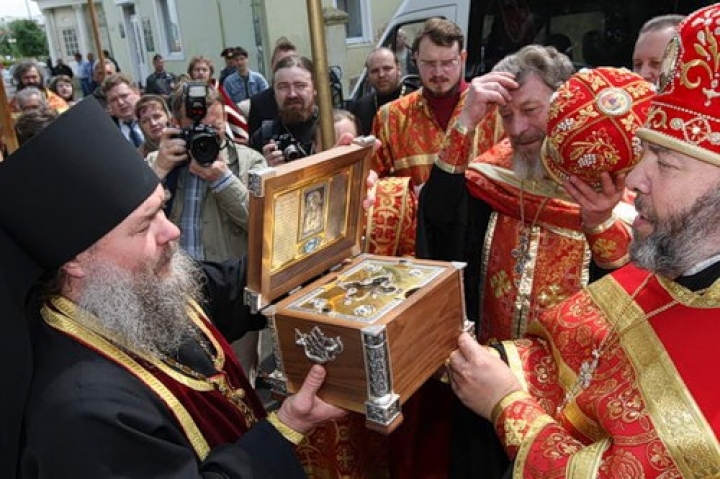 Из петербургского храма украли мощи Александра Невского
