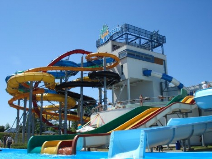 В аквапарке чуть не тонула маленькая девочка