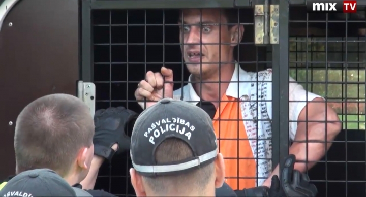 Задержанный полицией у Милды оратор сошел с ума из-за МММ (АУДИО, ВИДЕО)