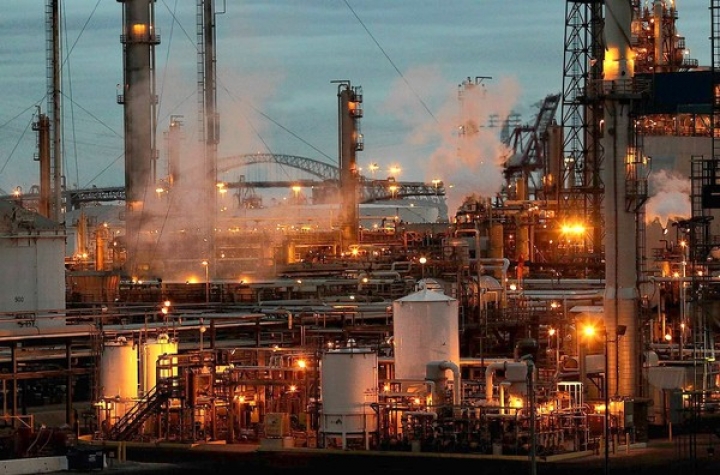 Взрыв произошел на крупнейшем нефтеперерабатывающем заводе Венесуэлы