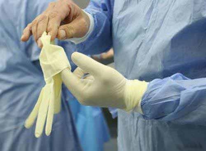 Профсоюз требует повысить зарплаты медработникам на 20%