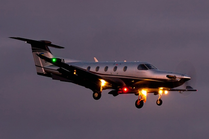 От удара молнии во Франции упал самолет