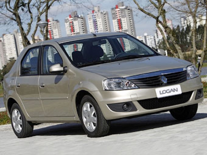 Седан Renault Logan получил новый интерьер