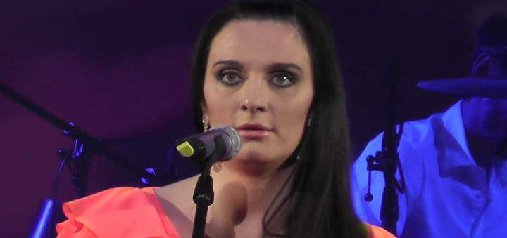 Певица Елена Ваенга родила сына