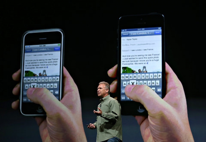 Глава Apple извинился за проблемы в новом iPhone