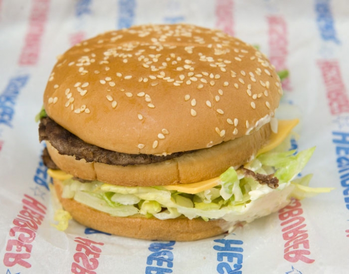 Hesburger будет покупать латвийское молоко