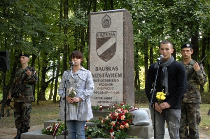 В Латвии открыли памятник бойцам Латышского легиона СС (дополнено, ФОТО)