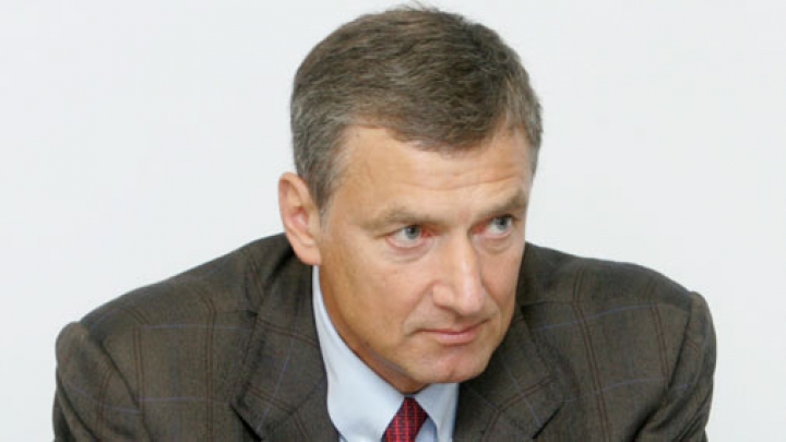 Экономист: никто Латвию не тянет за уши в еврозону