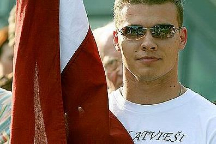 Нацблок предлагает петь гимн Латвии перед уроками в школе