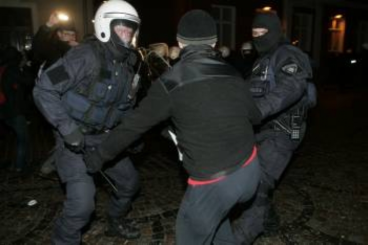 Суд объявил в розыск участника беспорядков 13 января