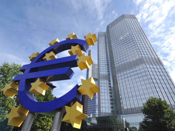 Ernst&Young: Латвия выполнит критерии введения евро