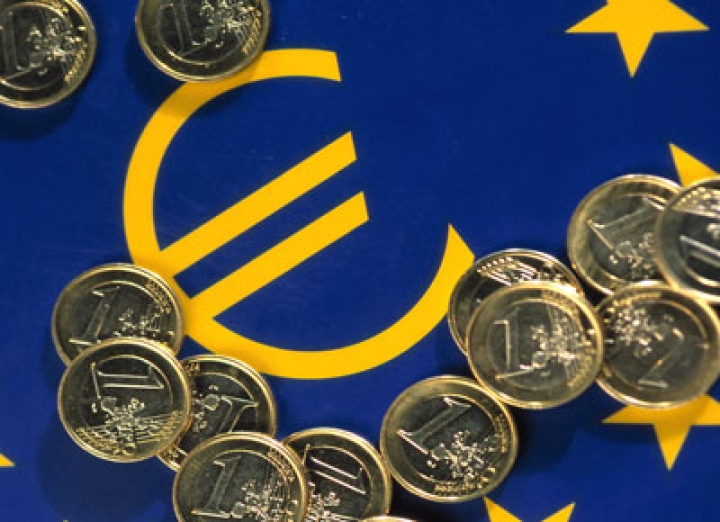 Опрос: 59% латвийцев против введения евро