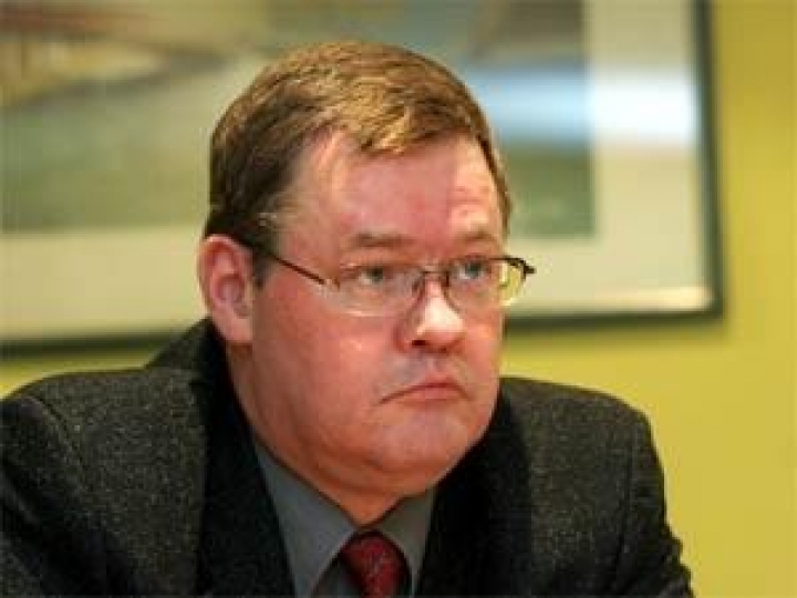 Сержантс отсудил зарплату за три года за свое противоправное увольнение