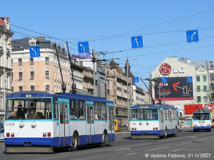 Сегодня рано утром троллейбус насмерть сбил мужчину