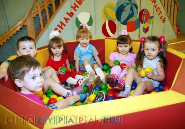 Буря снесла стену торгового центра «Альфа» (дополнено, АУДИО)