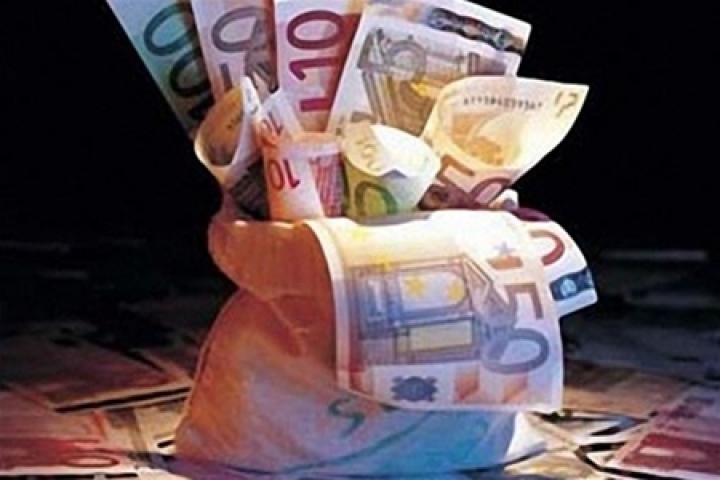 Служба госдоходов выплатит сотрудникам премии по 300 латов