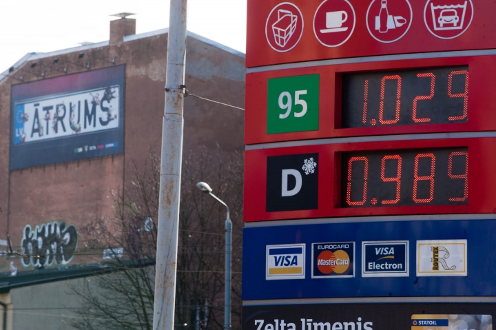 Цены на бензин снижены второй раз с начала недели