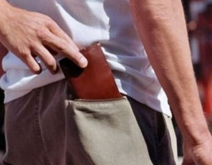 В Риге активно орудуют 30 карманников