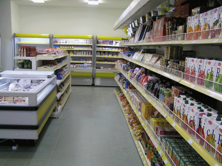 Латвийцы все чаще ходят в магазины