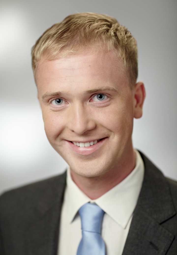 Депутат предложил закрывать магазины по воскресеньям