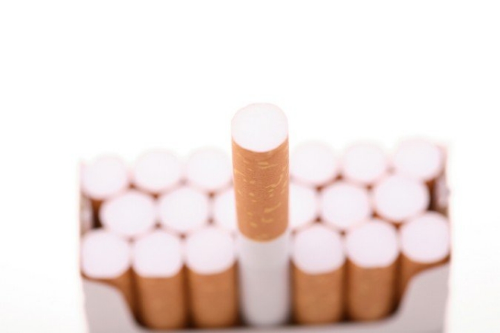 Контрабандисты спрятали 2 млн сигарет в мебели