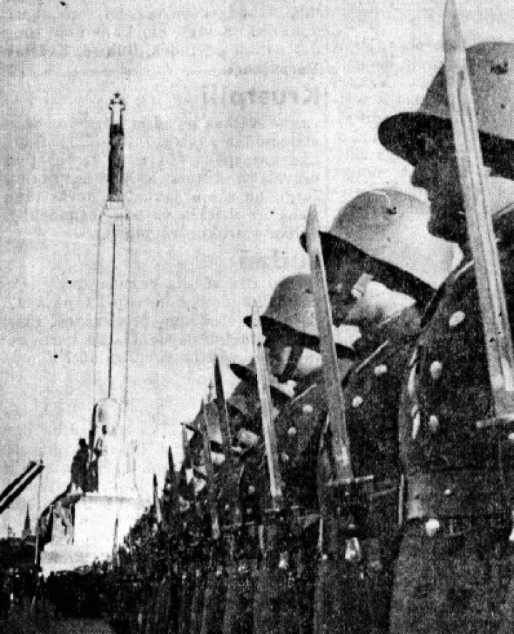 18 ноября в истории Латвии: речи, парады и ограбления.